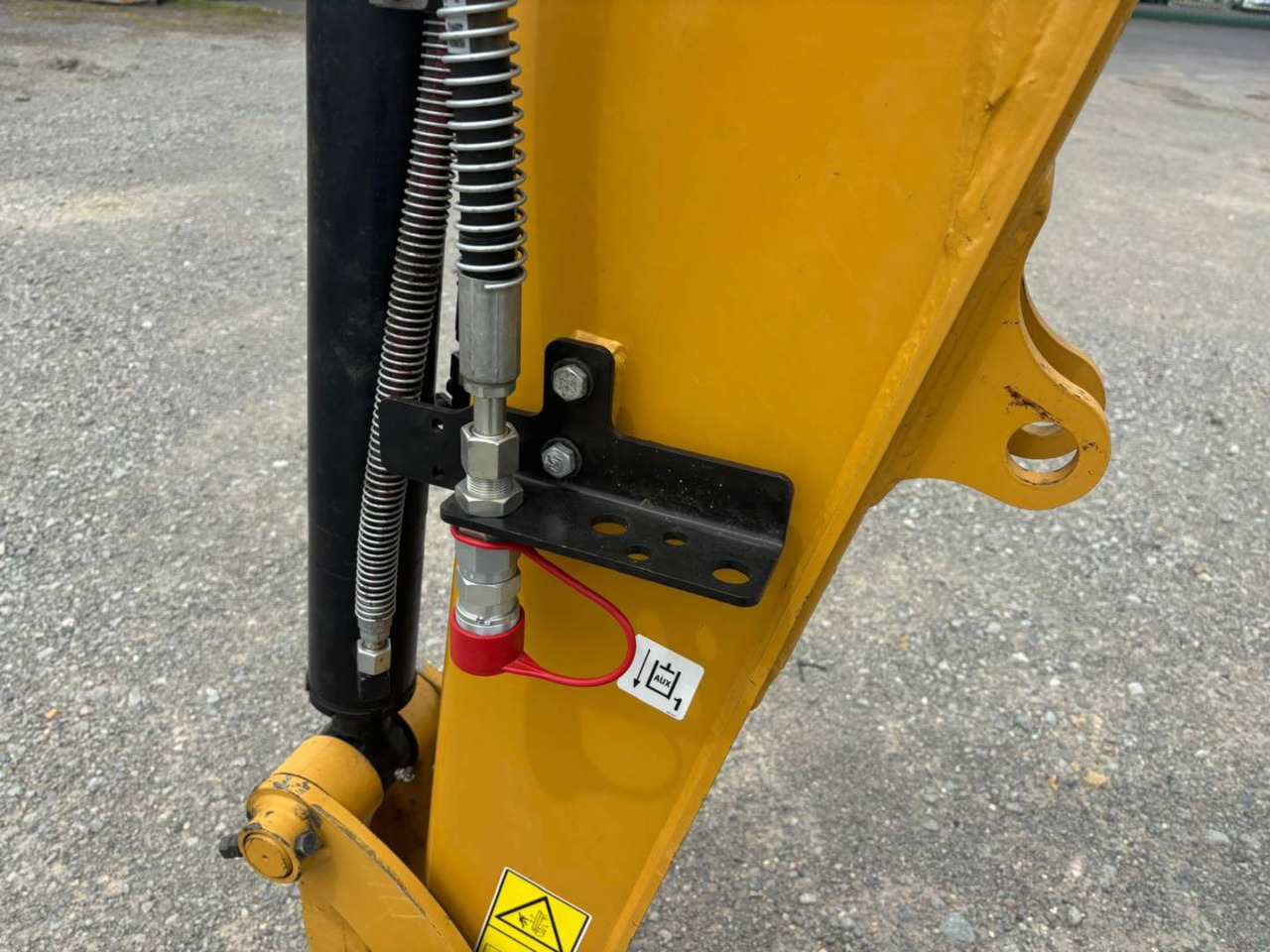 מחפר סורק CAT 305: תמונה 16