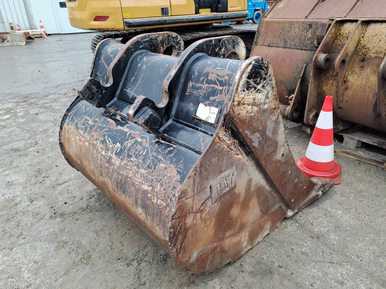 מחפר סורק CAT 323: תמונה 30