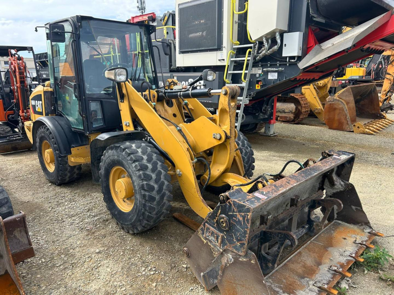CAT 906M - מעמיס גלגלים: תמונה 2 CAT 906M - מעמיס גלגלים: תמונה 2