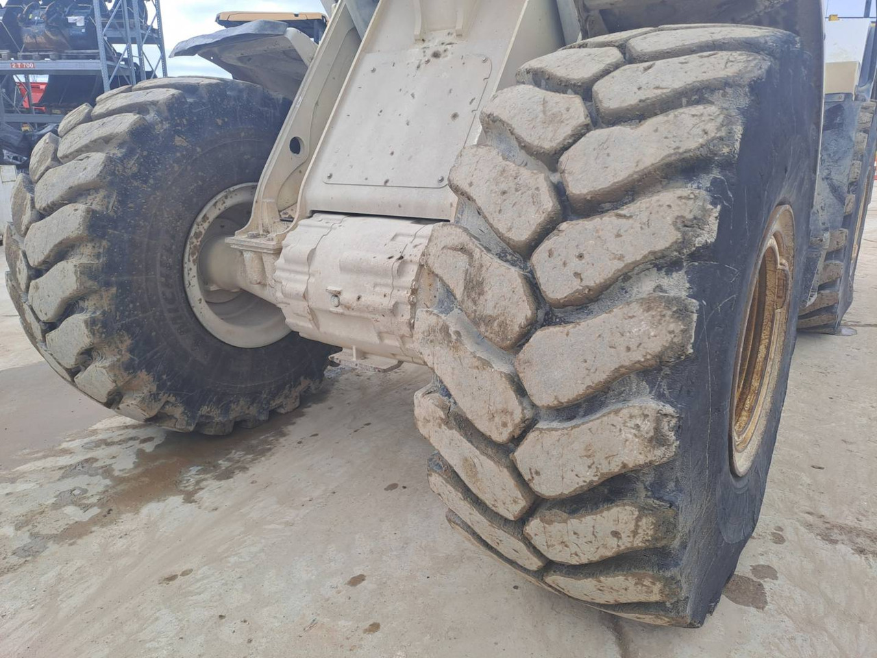 מעמיס גלגלים CAT 966M: תמונה 20