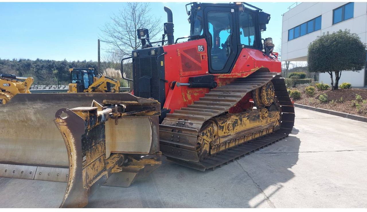 CAT D5 - דחפור: תמונה 1 CAT D5 - דחפור: תמונה 1