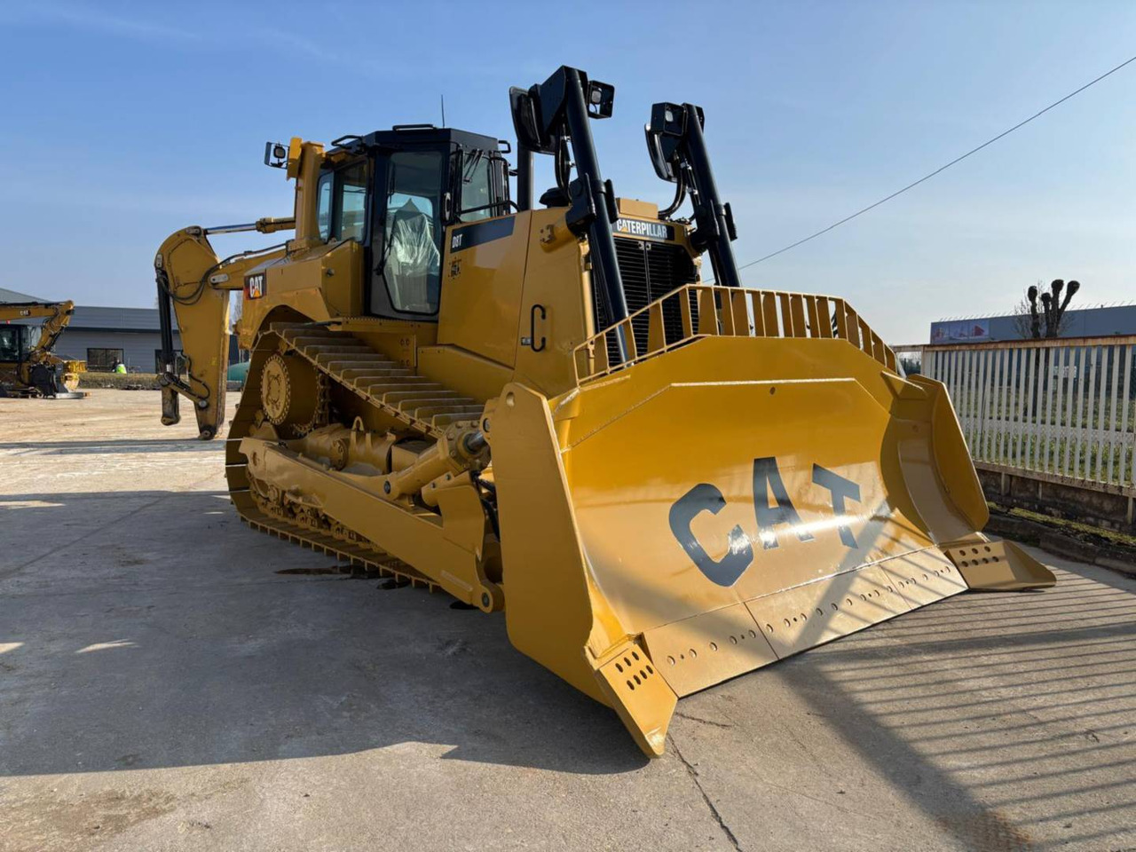 CAT D8T - דחפור: תמונה 1 CAT D8T - דחפור: תמונה 1