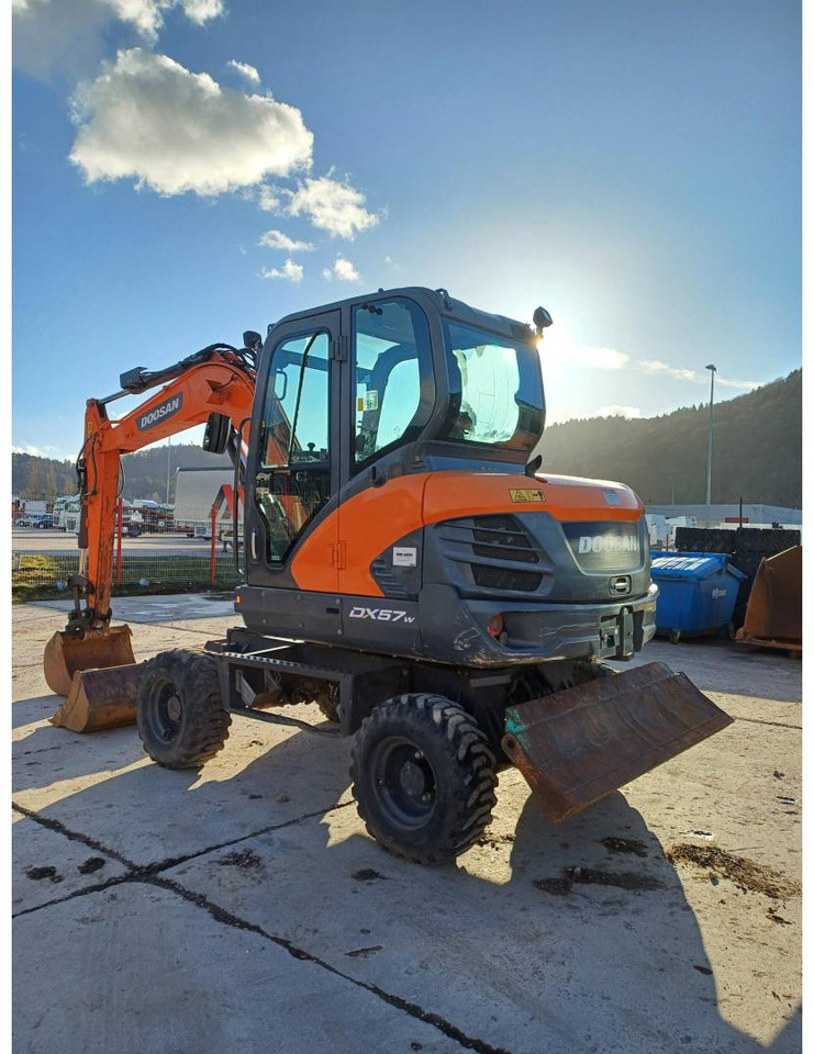 DOOSAN INFRACORE AMERICA CORP. DX57W-7 - מחפר גלגלים: תמונה 4 DOOSAN INFRACORE AMERICA CORP. DX57W-7 - מחפר גלגלים: תמונה 4