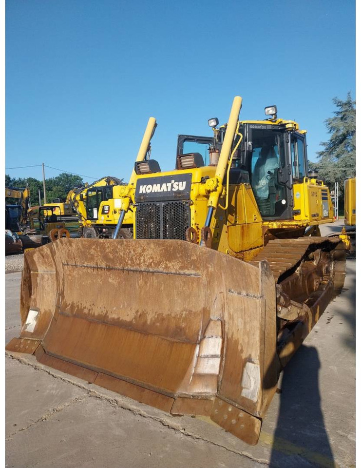 KOMATSU D65 - דחפור: תמונה 1 KOMATSU D65 - דחפור: תמונה 1