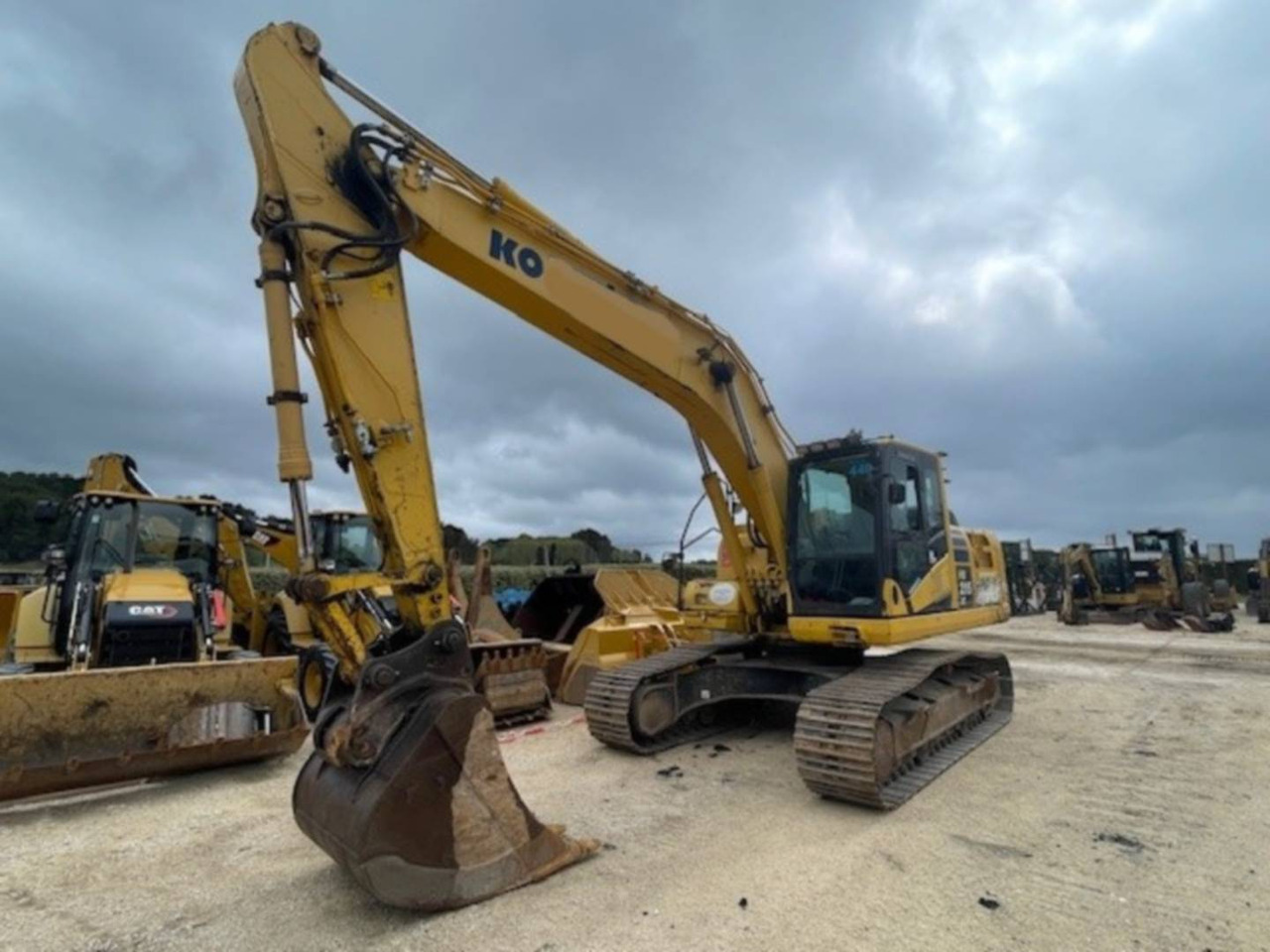 KOMATSU HB215 - מחפר סורק: תמונה 1 KOMATSU HB215 - מחפר סורק: תמונה 1