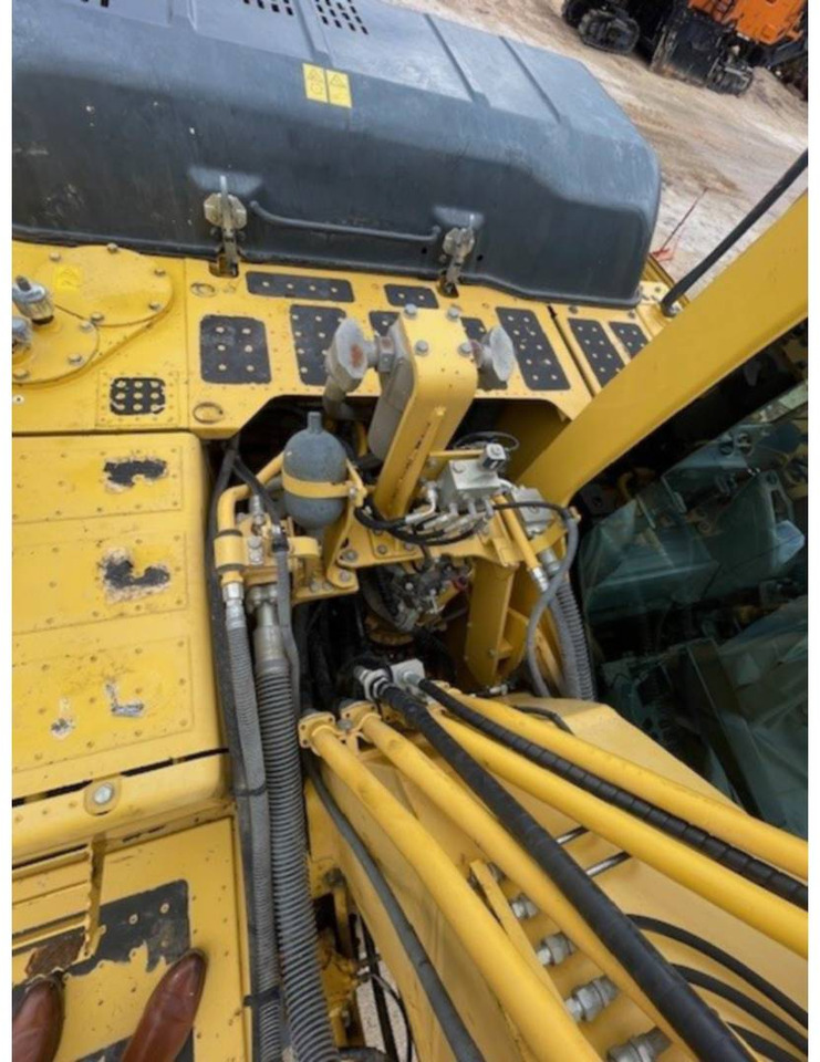 הַחכָּרָה KOMATSU HB215 KOMATSU HB215: תמונה 16