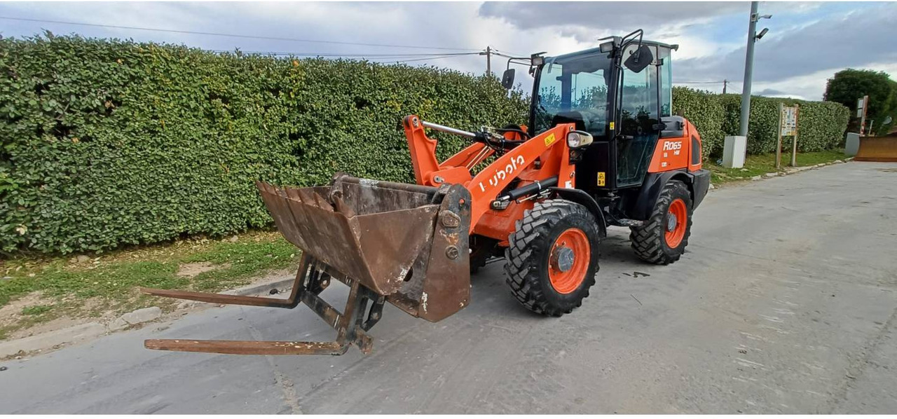 KUBOTA TRACTOR CORPORATION R065 - מעמיס גלגלים: תמונה 1 KUBOTA TRACTOR CORPORATION R065 - מעמיס גלגלים: תמונה 1