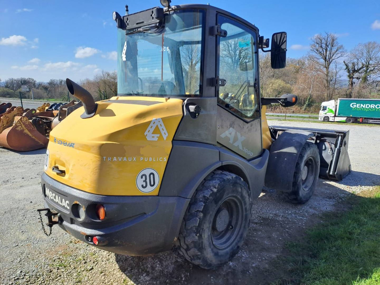 MECALAC AX1000 - מעמיס היגוי החלקה: תמונה 3 MECALAC AX1000 - מעמיס היגוי החלקה: תמונה 3