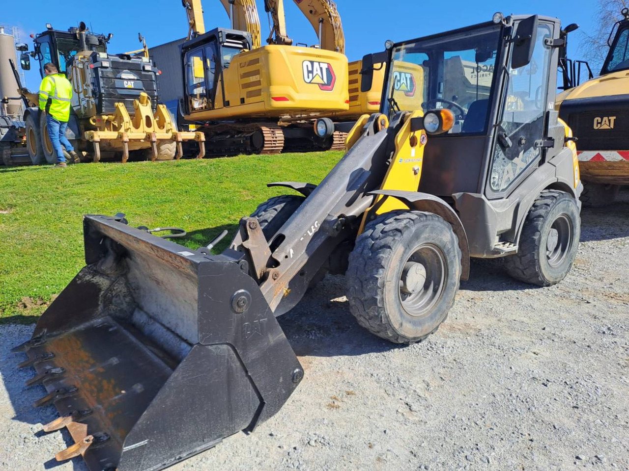 MECALAC AX1000 - מעמיס היגוי החלקה: תמונה 1 MECALAC AX1000 - מעמיס היגוי החלקה: תמונה 1