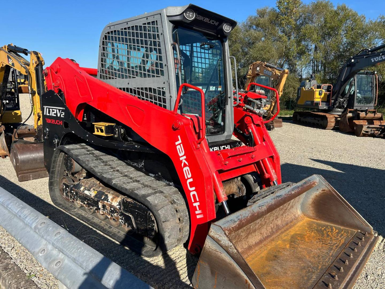 TAKEUCHI MFG. CO. LTD. TL12 - מעמיס זוחל: תמונה 2 TAKEUCHI MFG. CO. LTD. TL12 - מעמיס זוחל: תמונה 2
