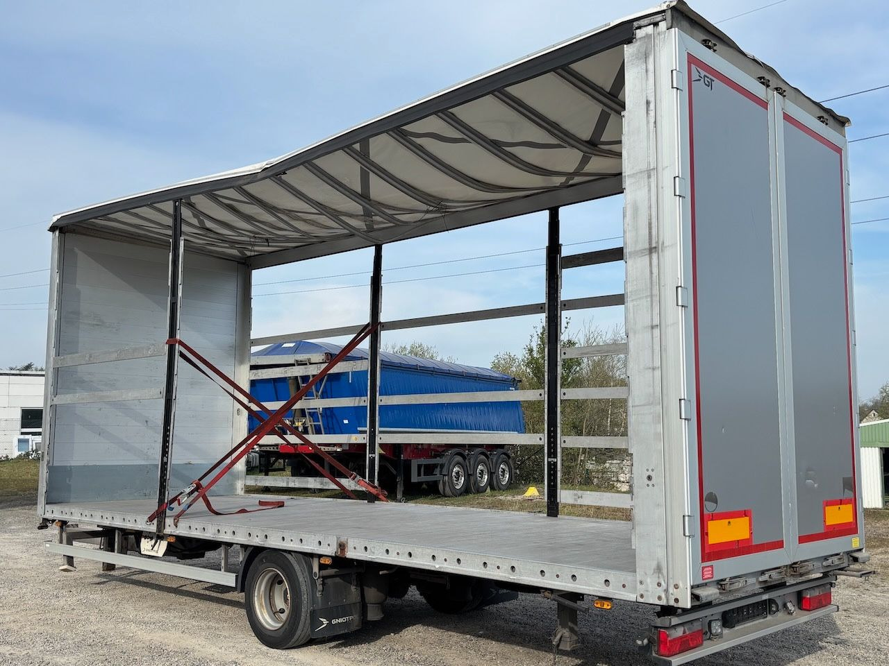 Gniotpol 1achs Jumbo/Pritschenanhänger - קרון נגרר עם וילונות צד: תמונה 4 Gniotpol 1achs Jumbo/Pritschenanhänger - קרון נגרר עם וילונות צד: תמונה 4