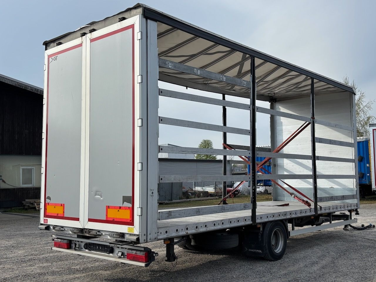 Gniotpol 1achs Jumbo/Pritschenanhänger - קרון נגרר עם וילונות צד: תמונה 2 Gniotpol 1achs Jumbo/Pritschenanhänger - קרון נגרר עם וילונות צד: תמונה 2