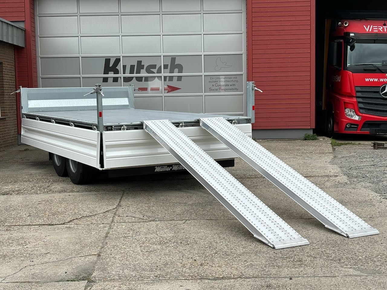 Müller-Mitteltal KA-TA-R 11,9/024 Breitreifen, Alu-Rampen, LED - קרון נגרר עם מזהיר: תמונה 1 Müller-Mitteltal KA-TA-R 11,9/024 Breitreifen, Alu-Rampen, LED - קרון נגרר עם מזהיר: תמונה 1