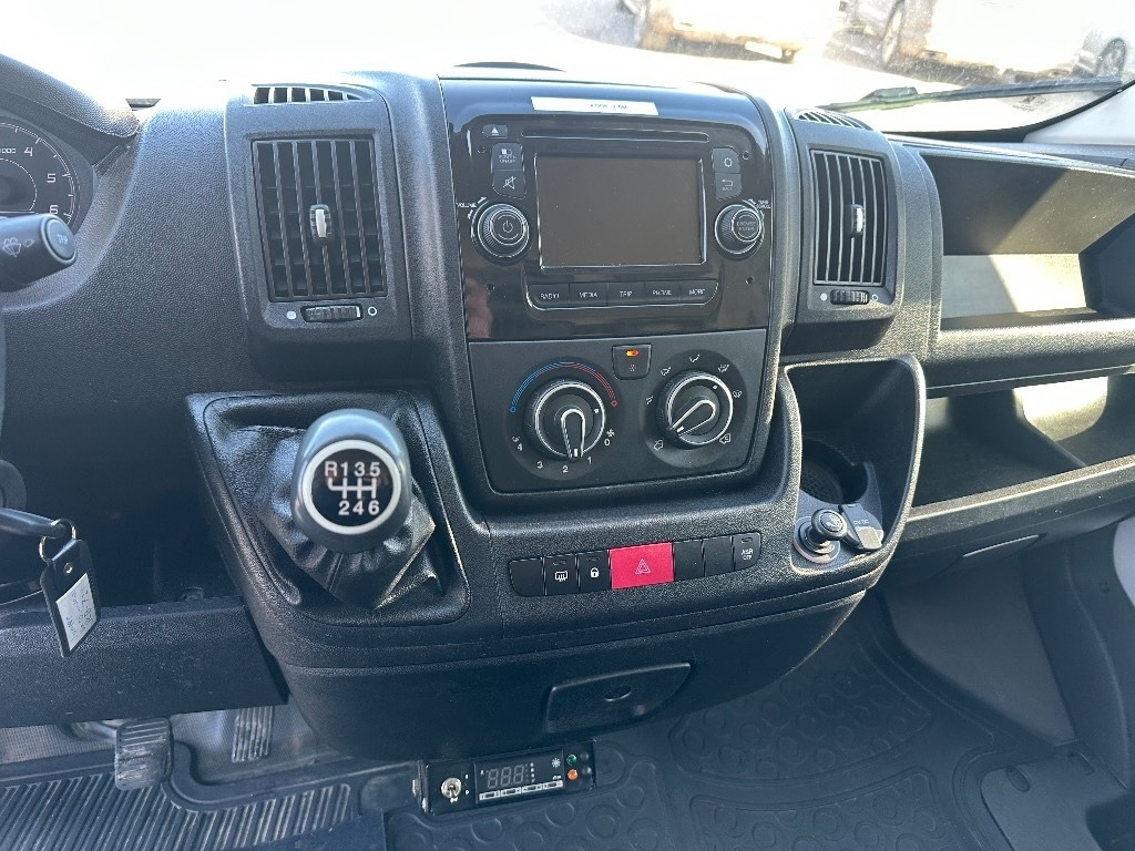 כלי רכב מסחרי עם לוח Citroën Jumper 2.2 kylmäkoneella: תמונה 13