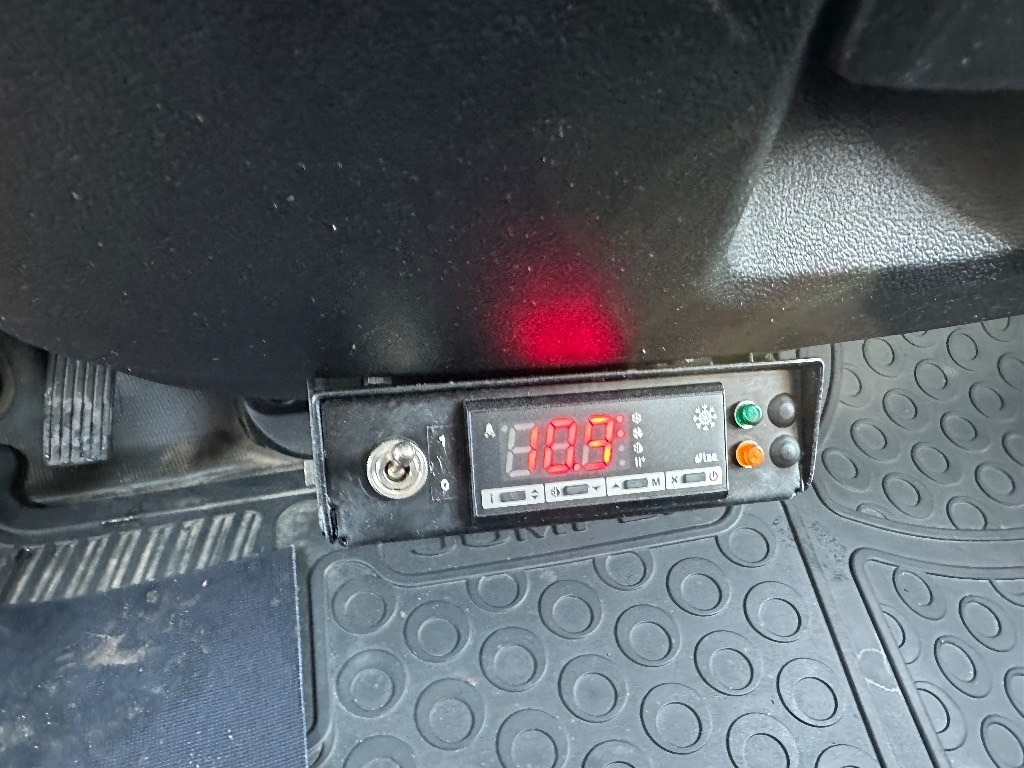 כלי רכב מסחרי עם לוח Citroën Jumper 2.2 kylmäkoneella: תמונה 14