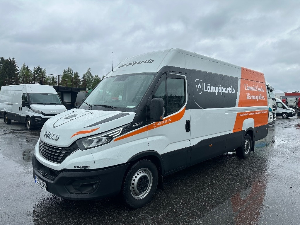 כלי רכב מסחרי עם לוח Iveco Daily 35S16: תמונה 1