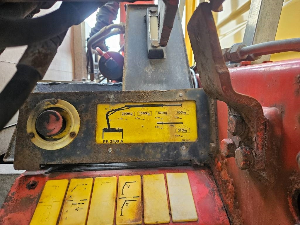 כלי רכב מסחרי במיטה שטוחה Iveco Daily 65C18 D Palfinger PK3700+ makuuohjaamo: תמונה 10