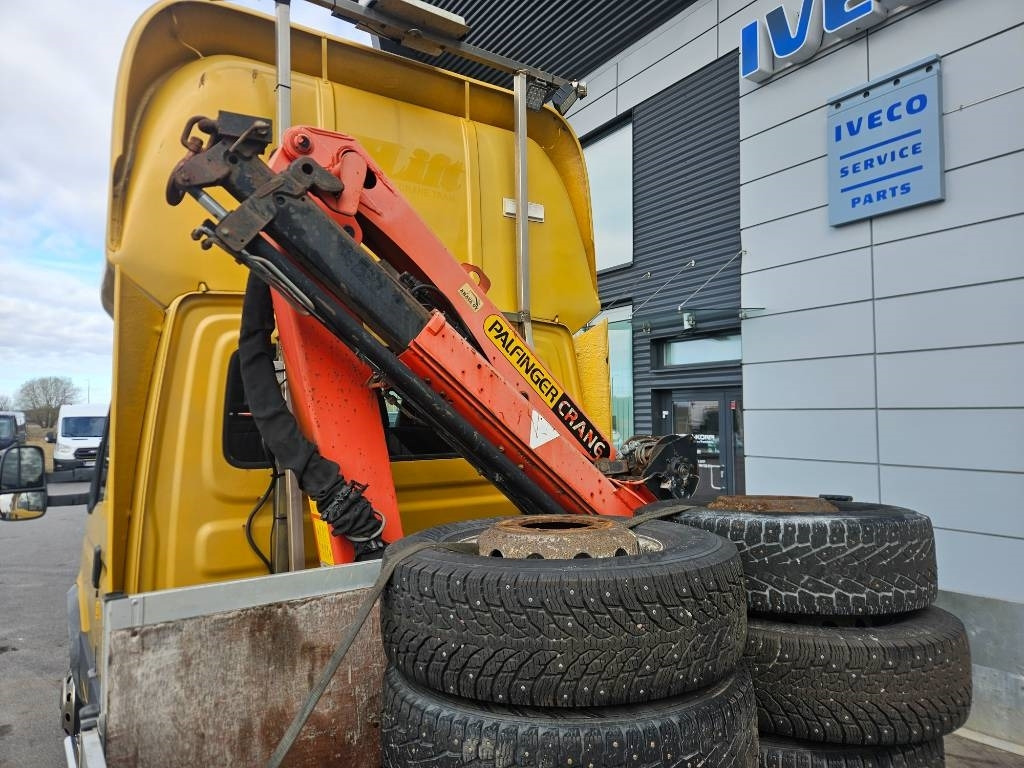 כלי רכב מסחרי במיטה שטוחה Iveco Daily 65C18 D Palfinger PK3700+ makuuohjaamo: תמונה 8