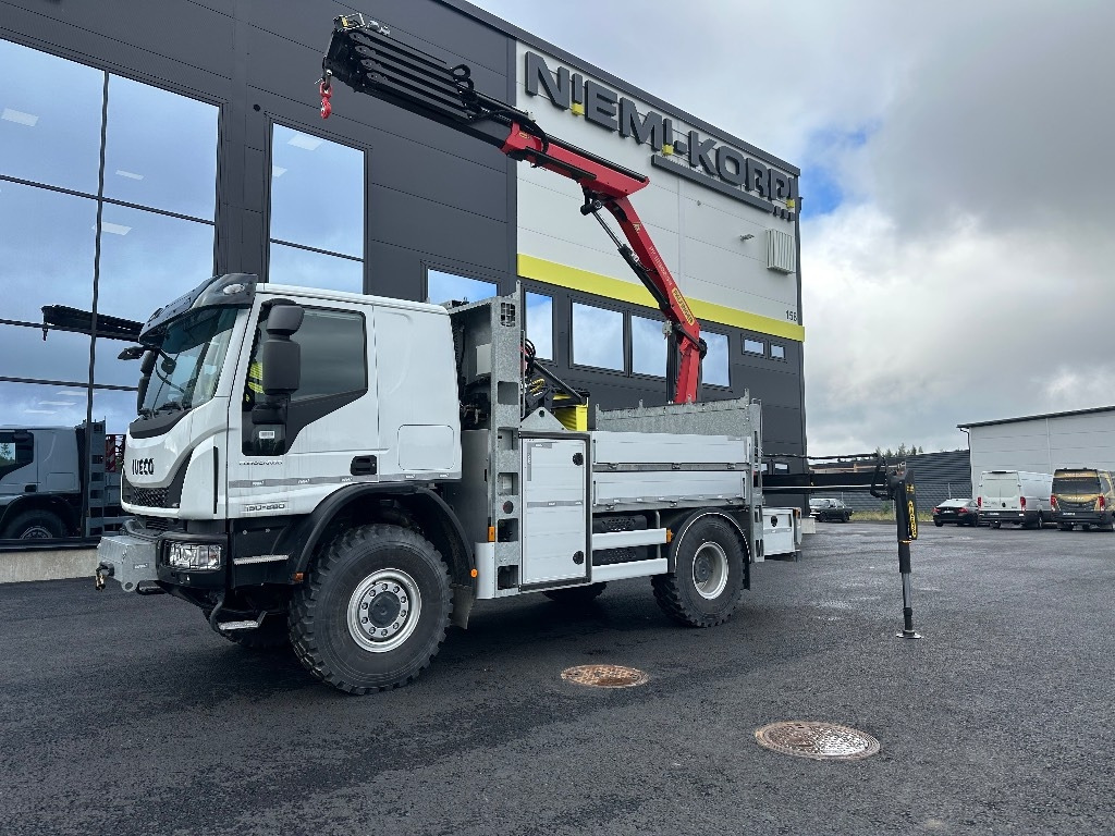 Iveco Eurocargo ML150E28 4x4 sähkölaitos varustein - משאית מנוף: תמונה 1 Iveco Eurocargo ML150E28 4x4 sähkölaitos varustein - משאית מנוף: תמונה 1