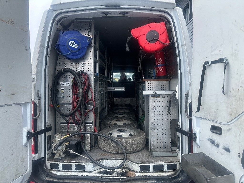 Renault Master huoltoauto varusteineen - כלי רכב מסחרי עם לוח: תמונה 2 Renault Master huoltoauto varusteineen - כלי רכב מסחרי עם לוח: תמונה 2