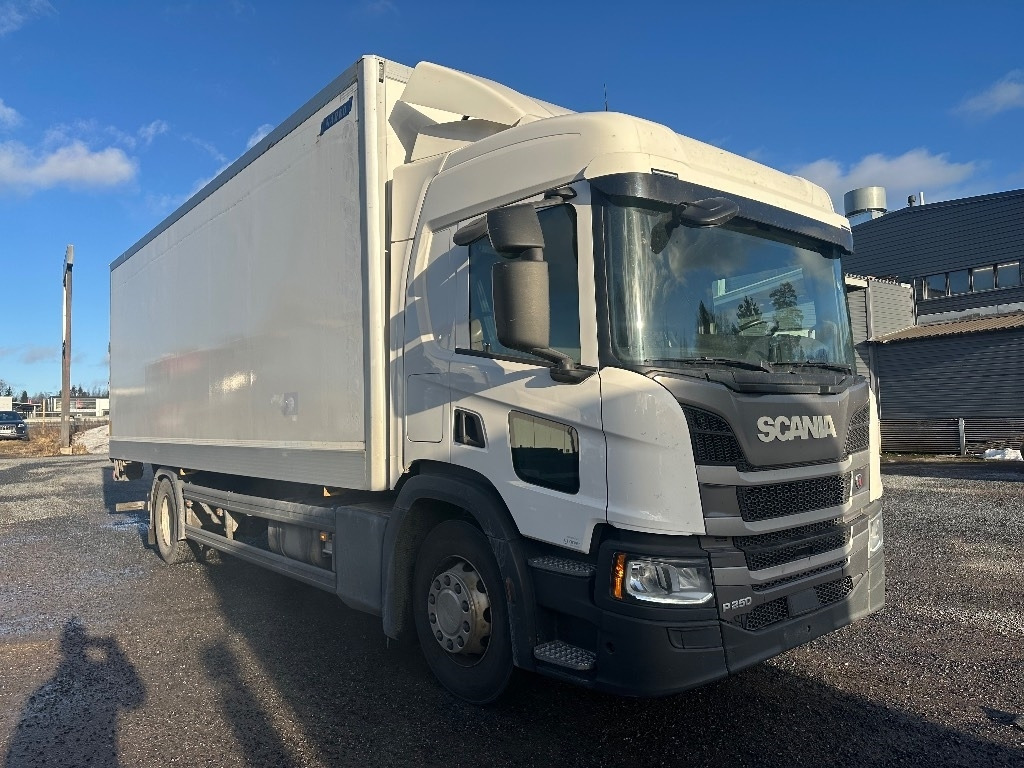 Scania P250 - משאית תיבה: תמונה 2 Scania P250 - משאית תיבה: תמונה 2