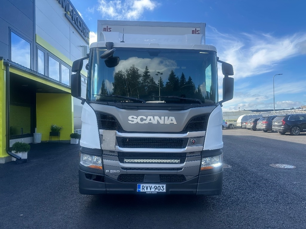 Scania P250 - משאית תיבה: תמונה 2 Scania P250 - משאית תיבה: תמונה 2