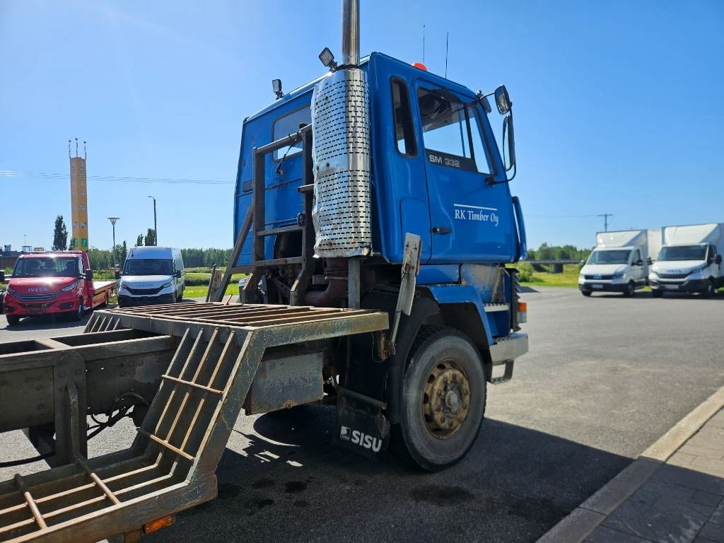 Sisu SM 320 - משאית עץ: תמונה 4 Sisu SM 320 - משאית עץ: תמונה 4