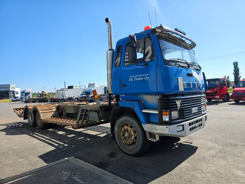 Sisu SM 320 - משאית עץ: תמונה 3 Sisu SM 320 - משאית עץ: תמונה 3