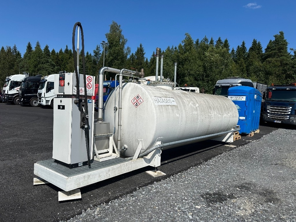 Tankkausasema 9.9m3 säiliö + ureatankki - מכונות אחרות: תמונה 1 Tankkausasema 9.9m3 säiliö + ureatankki - מכונות אחרות: תמונה 1