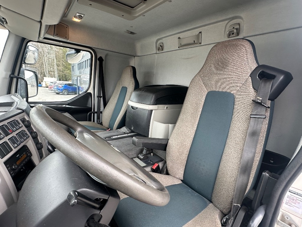 משאית תיבה Volvo FE 320: תמונה 12