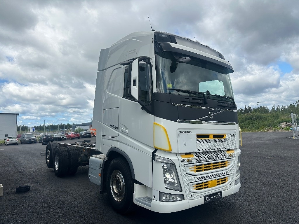 Volvo FH13 540 6x2*4 - משאית עם שלדת תא: תמונה 2 Volvo FH13 540 6x2*4 - משאית עם שלדת תא: תמונה 2