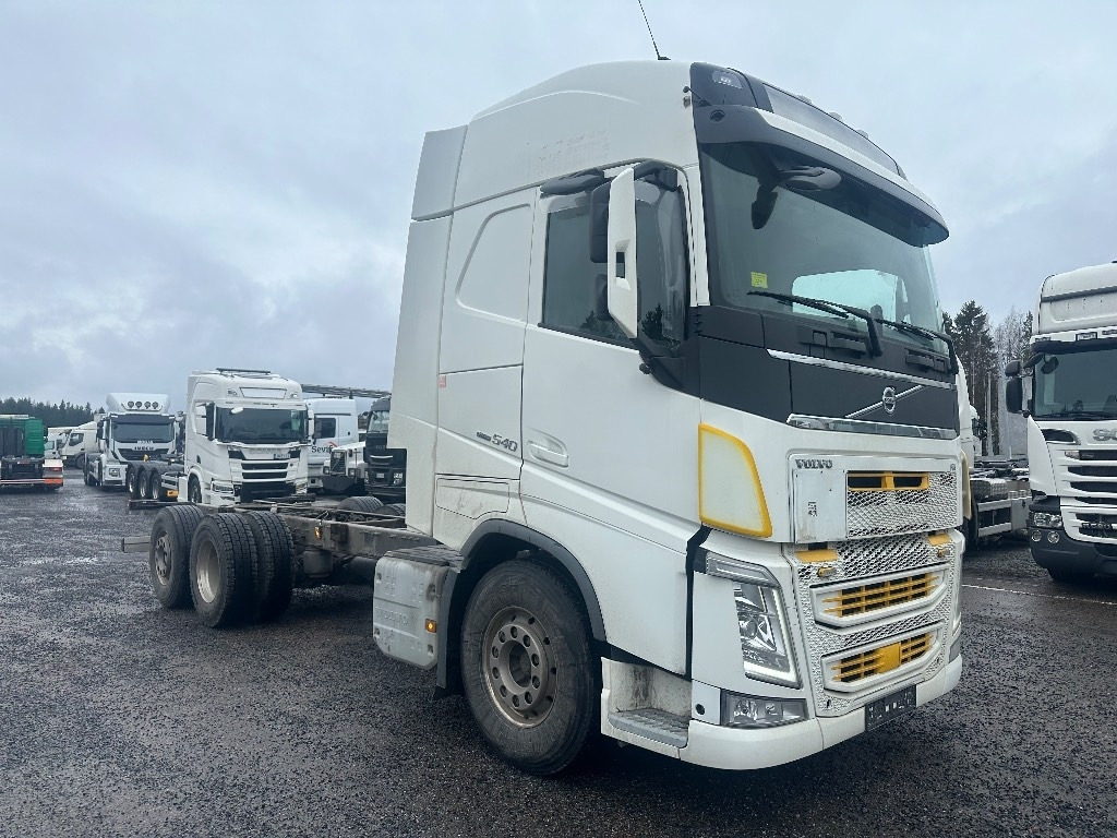 Volvo FH13 540 6x2*4 - משאית עם שלדת תא: תמונה 2 Volvo FH13 540 6x2*4 - משאית עם שלדת תא: תמונה 2