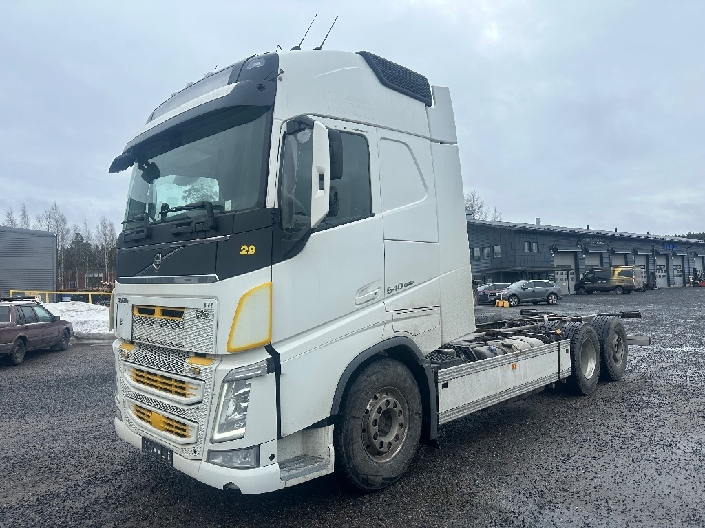 Volvo FH13 540 6x2*4 - משאית עם שלדת תא: תמונה 1 Volvo FH13 540 6x2*4 - משאית עם שלדת תא: תמונה 1