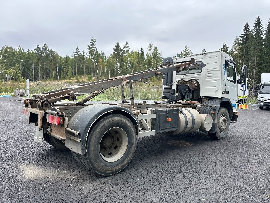 Volvo FM7 4x2 vaijerilaitteilla - משאית דילוג העמסה: תמונה 4 Volvo FM7 4x2 vaijerilaitteilla - משאית דילוג העמסה: תמונה 4