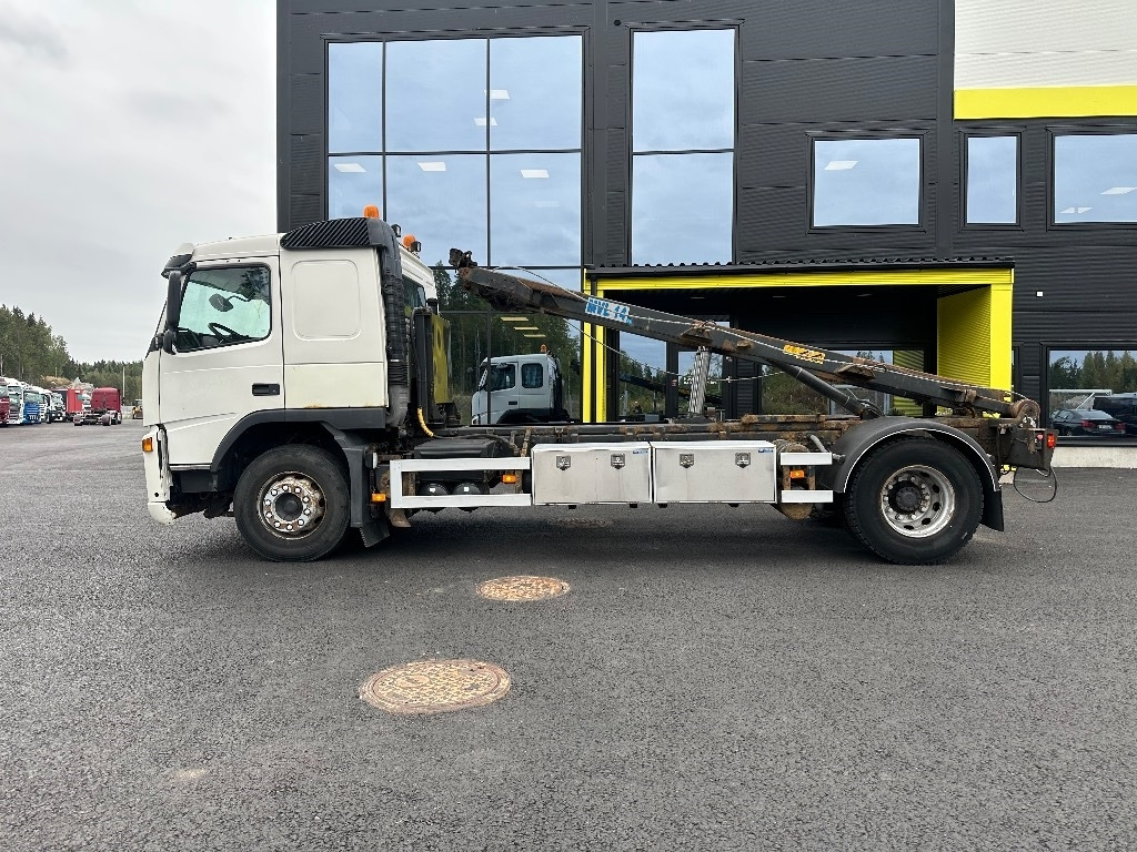 Volvo FM9 4x2 vaijerilaitteilla - משאית דילוג העמסה: תמונה 5 Volvo FM9 4x2 vaijerilaitteilla - משאית דילוג העמסה: תמונה 5