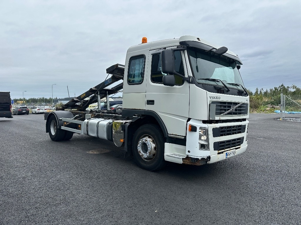 Volvo FM9 4x2 vaijerilaitteilla - משאית דילוג העמסה: תמונה 3 Volvo FM9 4x2 vaijerilaitteilla - משאית דילוג העמסה: תמונה 3