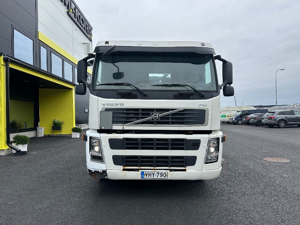 Volvo FM9 4x2 vaijerilaitteilla - משאית דילוג העמסה: תמונה 2 Volvo FM9 4x2 vaijerilaitteilla - משאית דילוג העמסה: תמונה 2
