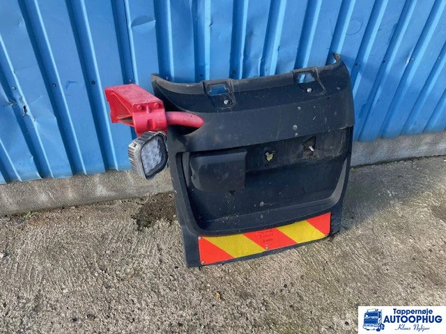 DAF mudguard bracket + mudguard – DAF 1371226 – DAF 2120352 - גוף וחלק חיצוני עבור משאית: תמונה 1 DAF mudguard bracket + mudguard – DAF 1371226 – DAF 2120352 - גוף וחלק חיצוני עבור משאית: תמונה 1