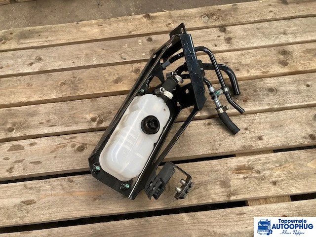 MAN 81.22008-000 – MAN 36.22008-6058 – Scania 2440052 – Expansion tank - מנוע וחלקים עבור משאית: תמונה 2 MAN 81.22008-000 – MAN 36.22008-6058 – Scania 2440052 – Expansion tank - מנוע וחלקים עבור משאית: תמונה 2