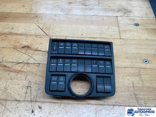 MAN Kontakter - מערכת חשמל עבור משאית: תמונה 1 MAN Kontakter - מערכת חשמל עבור משאית: תמונה 1