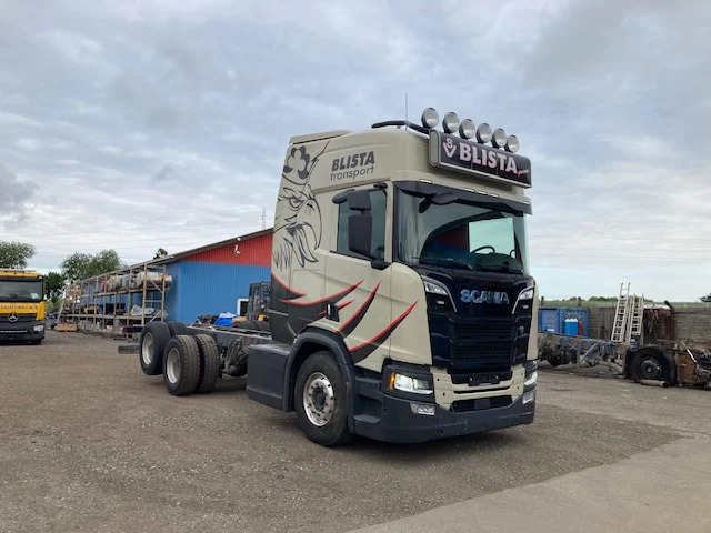 Scania R650 6X2 Retarder - משאית עם שלדת תא: תמונה 2 Scania R650 6X2 Retarder - משאית עם שלדת תא: תמונה 2