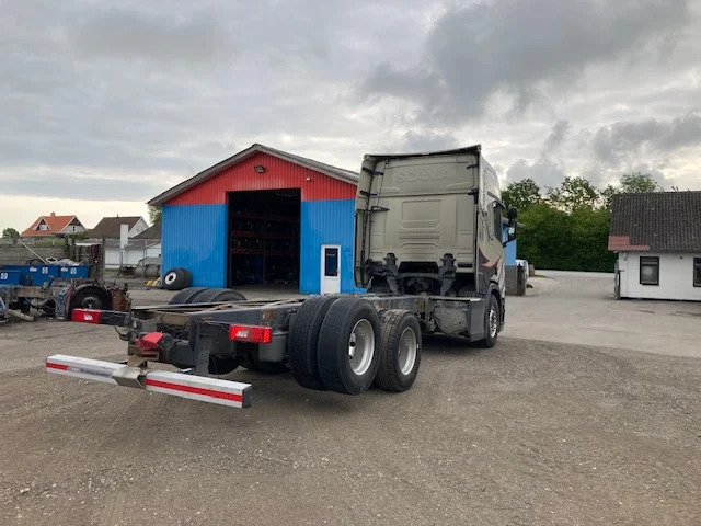 Scania R650 6X2 Retarder - משאית עם שלדת תא: תמונה 4 Scania R650 6X2 Retarder - משאית עם שלדת תא: תמונה 4