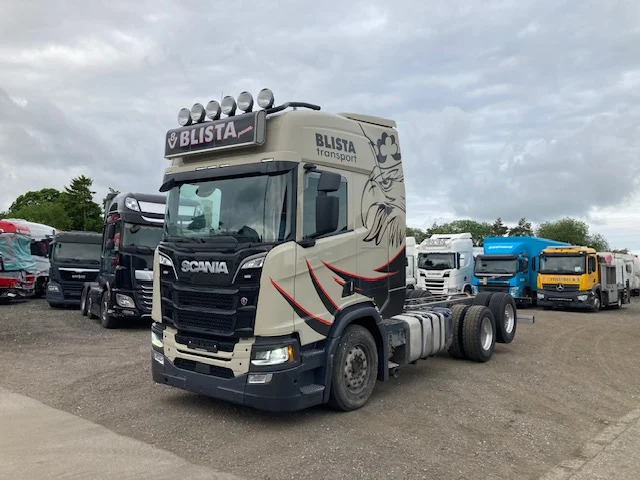 Scania R650 6X2 Retarder - משאית עם שלדת תא: תמונה 1 Scania R650 6X2 Retarder - משאית עם שלדת תא: תמונה 1