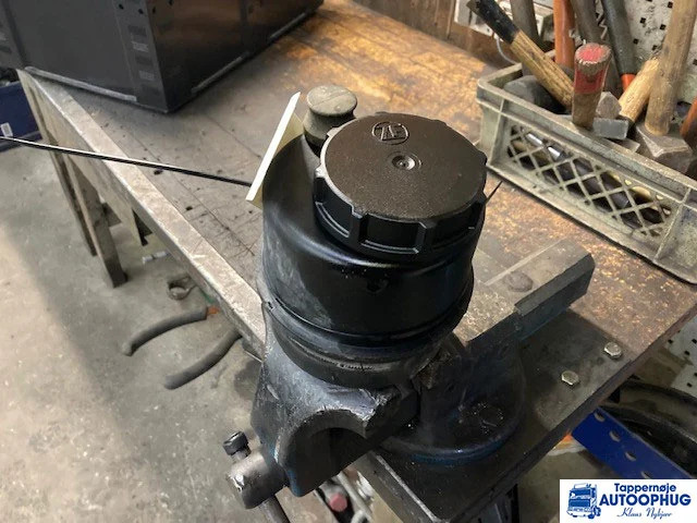 Volvo oil reservoir – Volvo 21362869 - היגוי עבור משאית: תמונה 1 Volvo oil reservoir – Volvo 21362869 - היגוי עבור משאית: תמונה 1