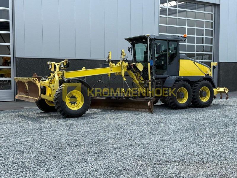 HBM BG 130 TA-4 Leica Laser + GNSS - מפלסת: תמונה 1 HBM BG 130 TA-4 Leica Laser + GNSS - מפלסת: תמונה 1