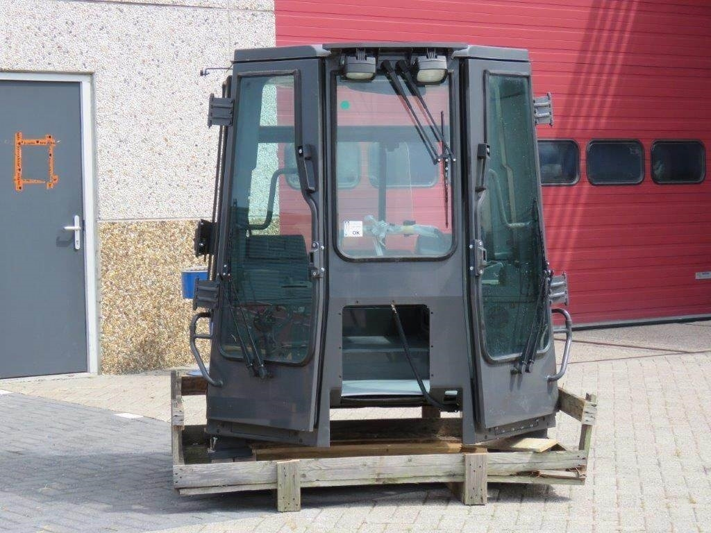 New Holland CE - תא עבור מכונת בנייה: תמונה 5 New Holland CE - תא עבור מכונת בנייה: תמונה 5