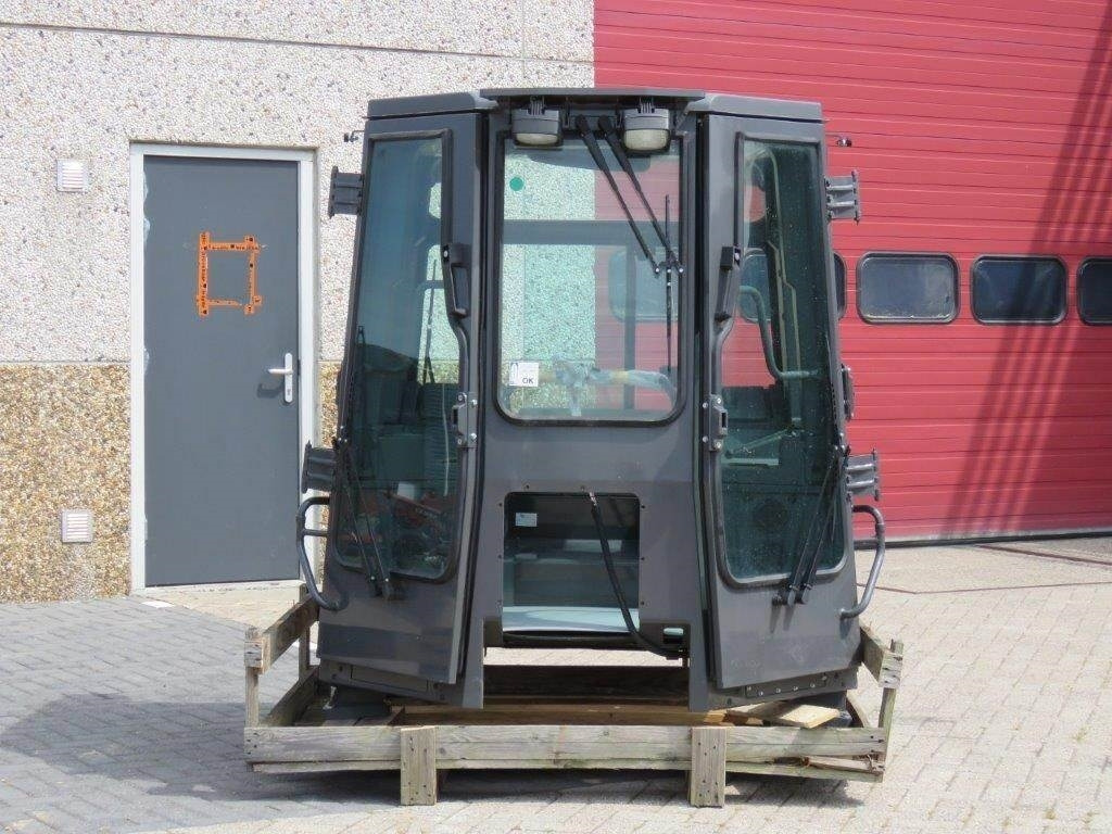 New Holland CE - תא עבור מכונת בנייה: תמונה 4 New Holland CE - תא עבור מכונת בנייה: תמונה 4