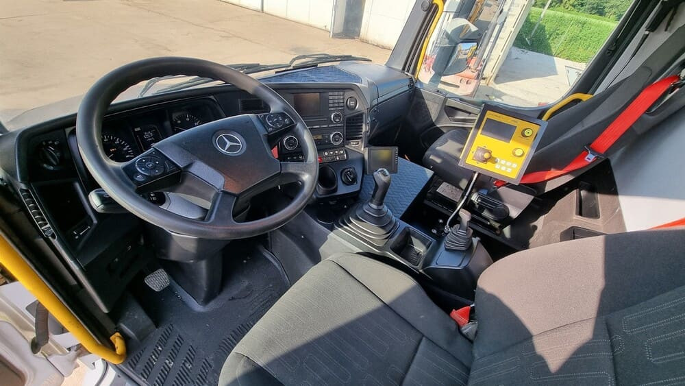 MERCEDES-BENZ AROCS 3243 8x4 | Euro 6 | Piaskarko Solarka Econ 12m³ - מפלסת שלג: תמונה 3 MERCEDES-BENZ AROCS 3243 8x4 | Euro 6 | Piaskarko Solarka Econ 12m³ - מפלסת שלג: תמונה 3