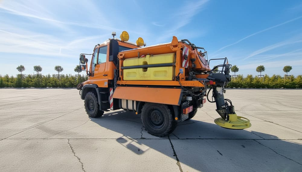 MERCEDES-BENZ Unimog U300 - כלי רכב עירוני/ מיוחד: תמונה 2 MERCEDES-BENZ Unimog U300 - כלי רכב עירוני/ מיוחד: תמונה 2