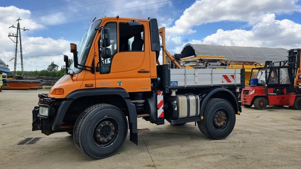 MERCEDES-BENZ Unimog U400 - טרקטור עירוני: תמונה 4 MERCEDES-BENZ Unimog U400 - טרקטור עירוני: תמונה 4